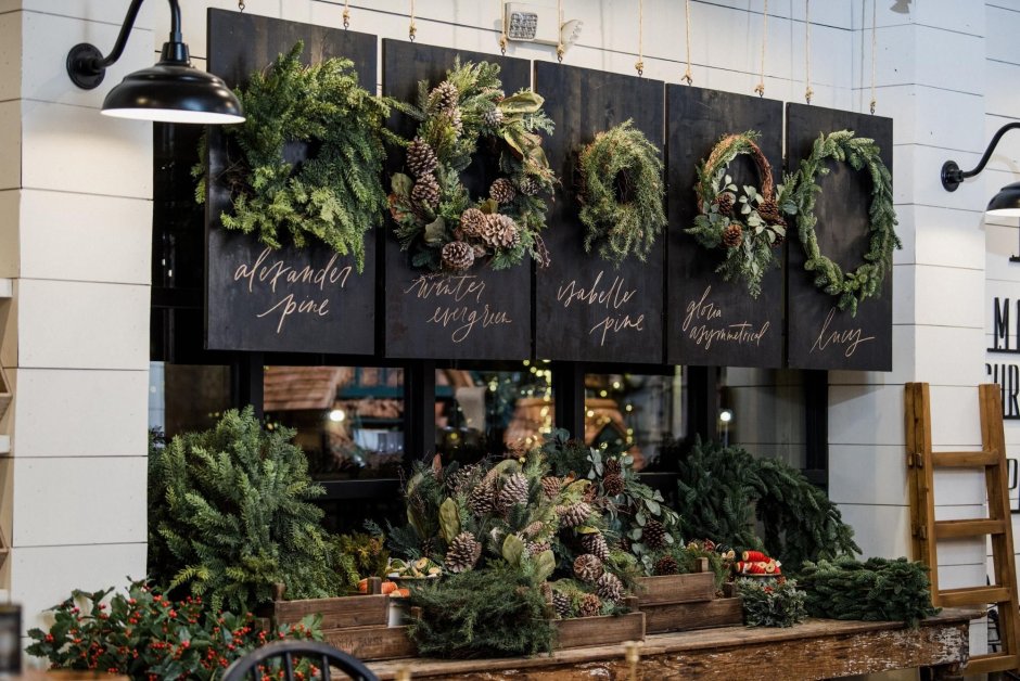 Витрина магазина цветов зимой