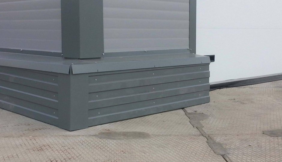 Отделка цоколя профлистом