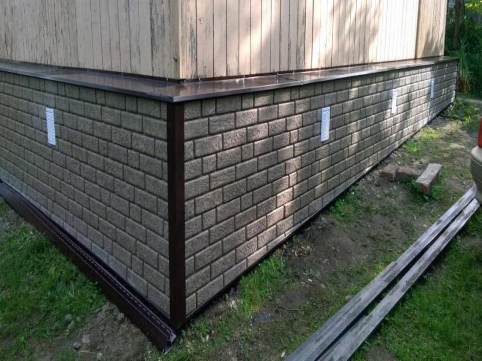 Цоколь обшитый профлистом