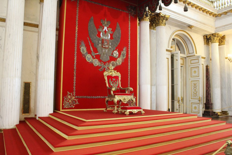 Петровский (малый Тронный) зал зимнего дворца