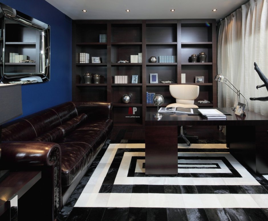Офис в темных тонах