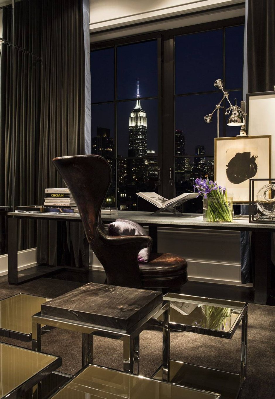 Балкон в темных тонах