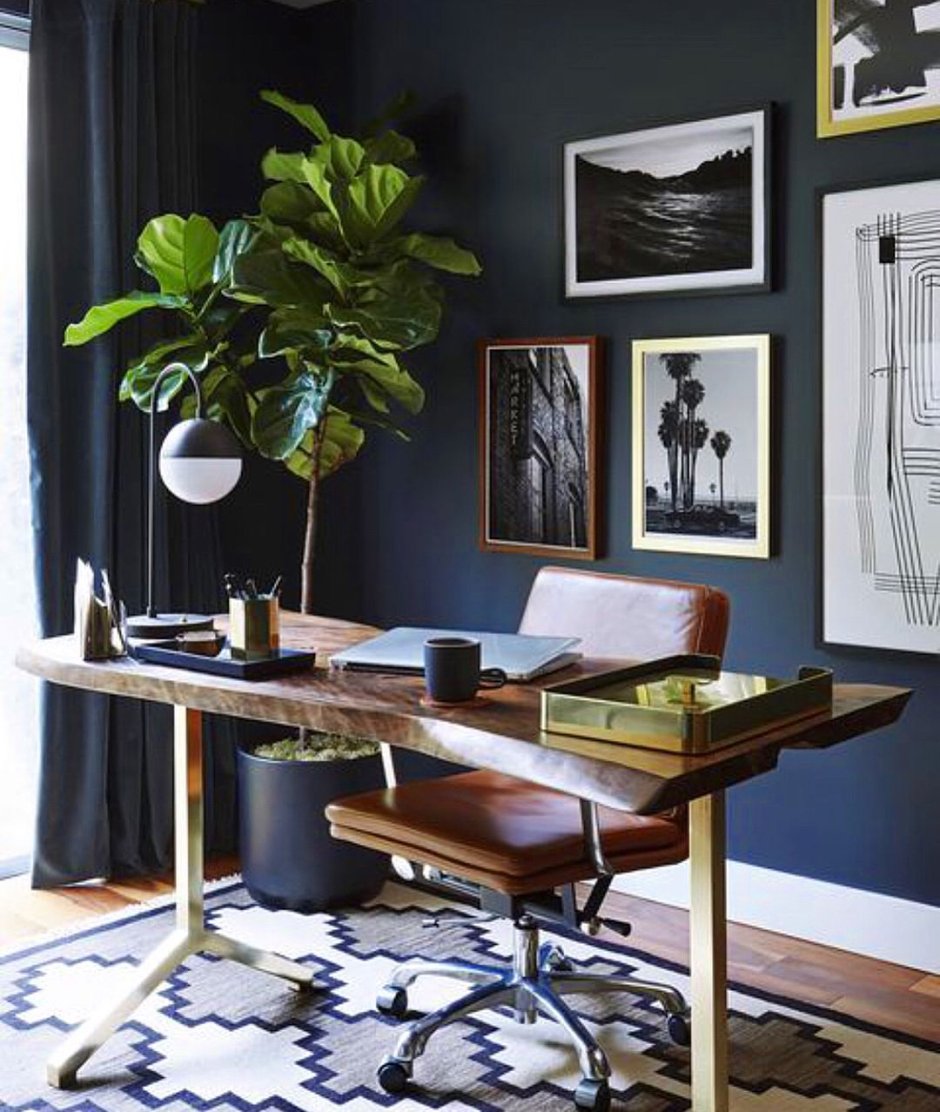 Кабинет в коричневых тонах