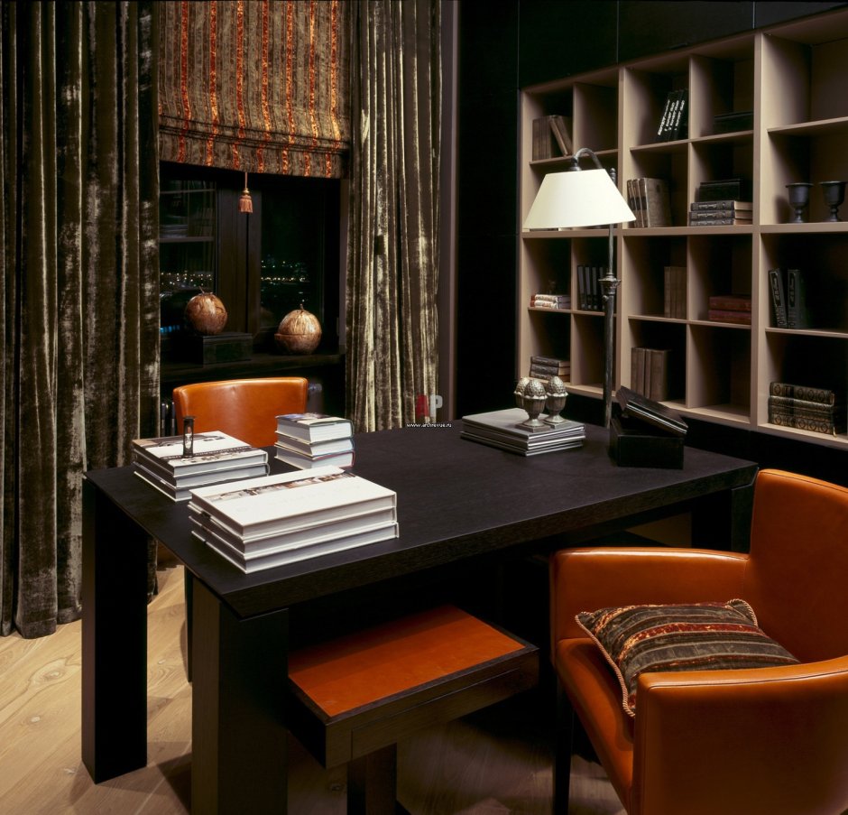 Кабинет в коричневых тонах