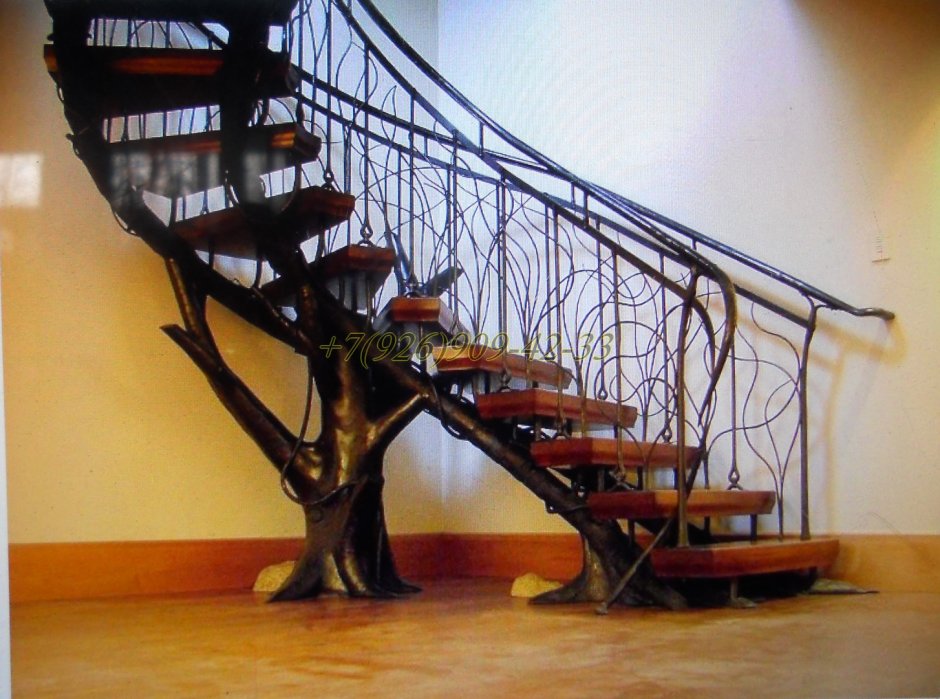 Художественная ковка лестницы в коттедж