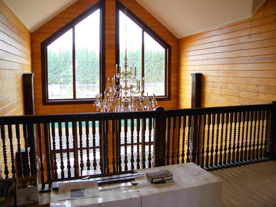 Внутренний балкон в частном доме