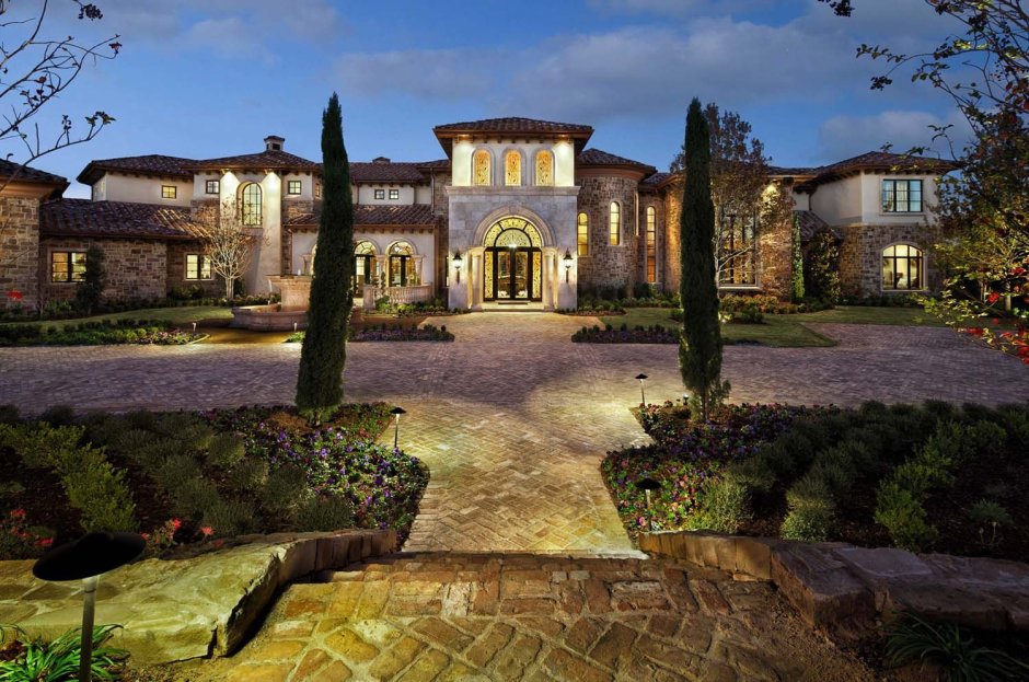 Роскошные особняки в дворцовом стиле