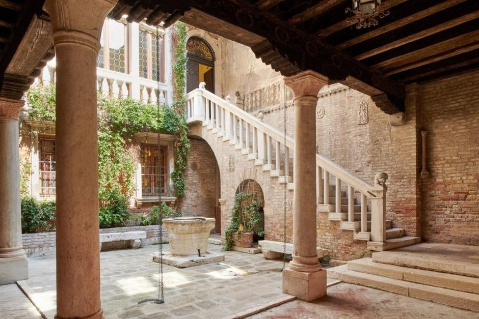 Дворцовский экстерьер