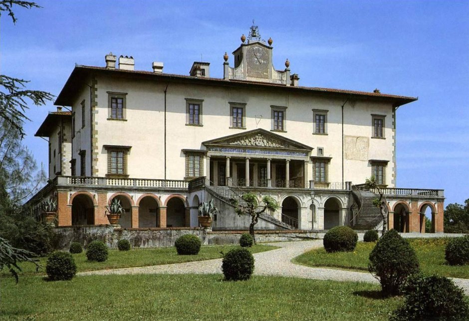 Королевский особняк снаружи