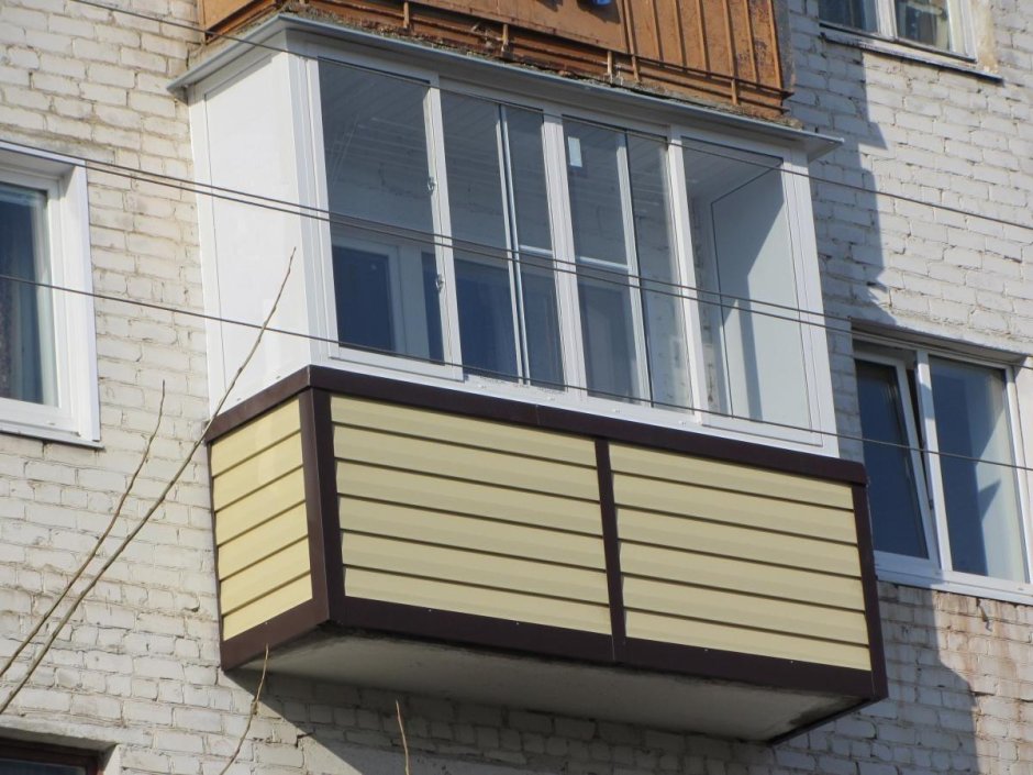 Застекленный балкон снаружи