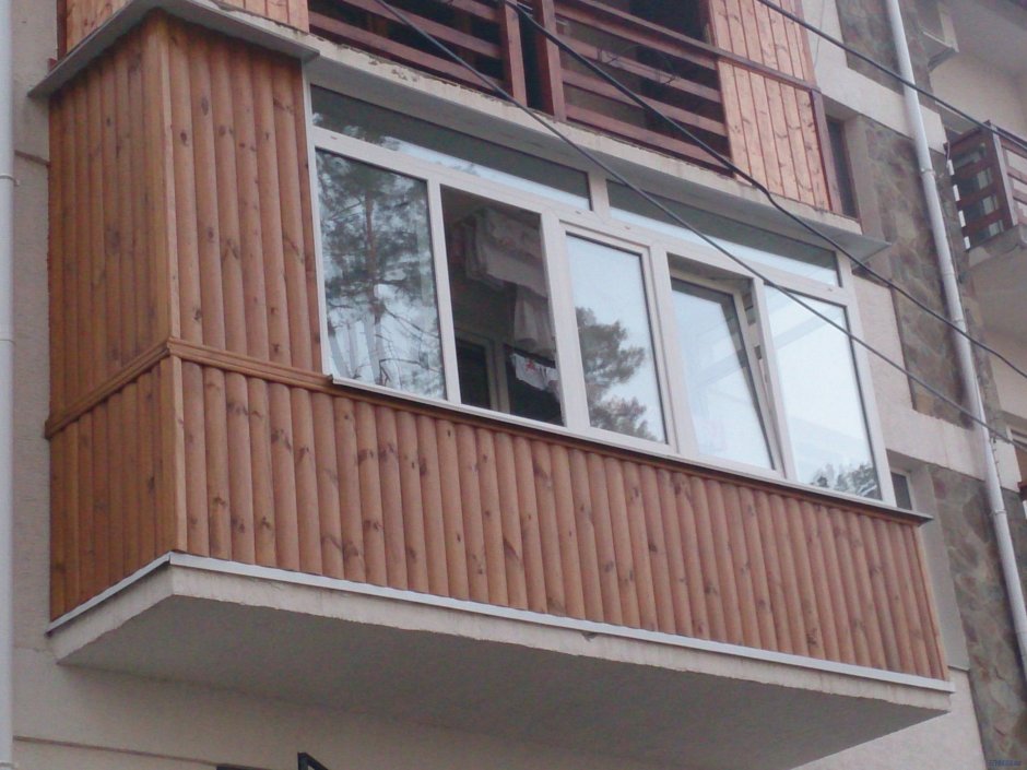 Полуовальный балкон стекло