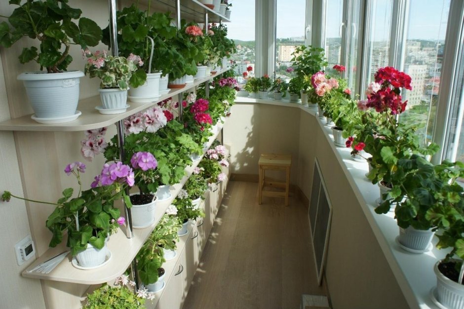 Полка для цветов на балкон