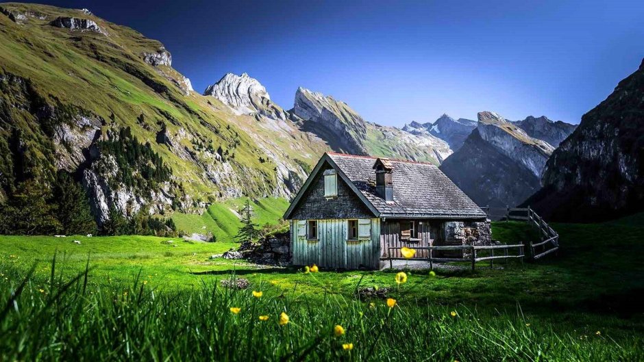 Одинокий дом в Швейцарии