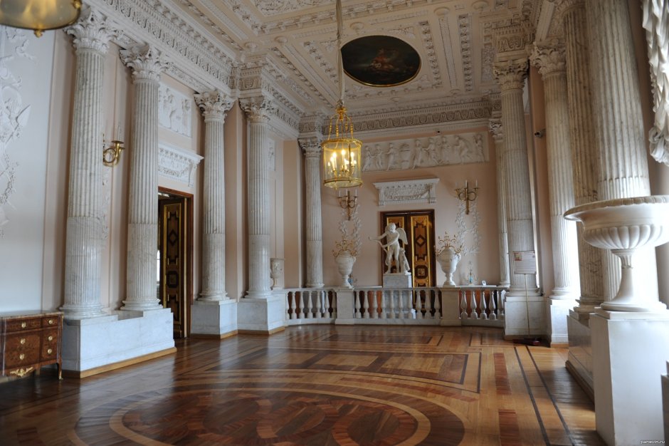 Дворец в Гатчине Ринальди белый зал