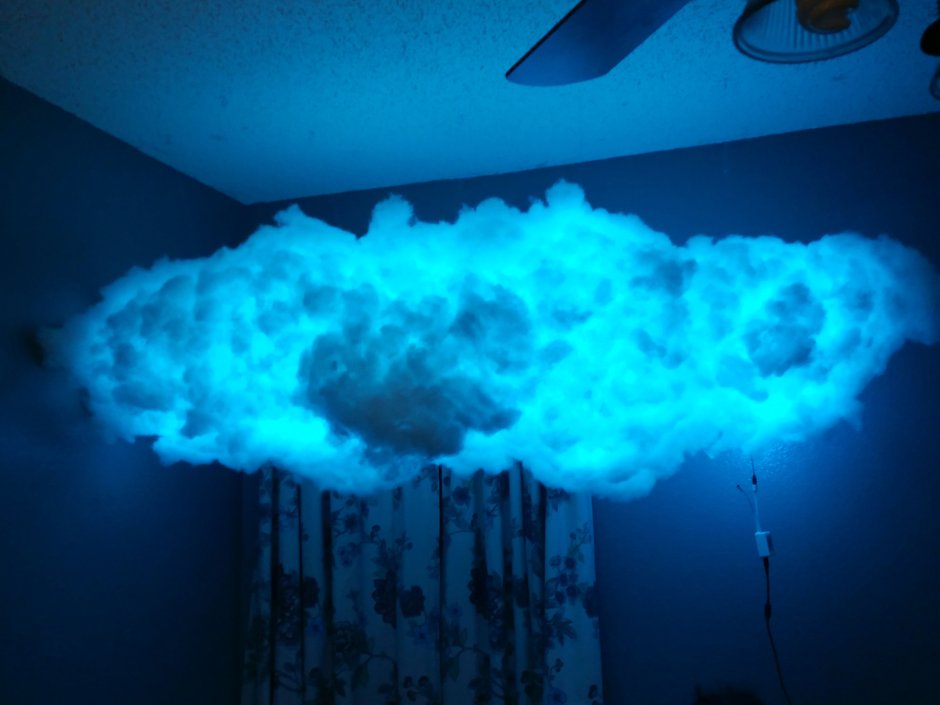 Светящиеся облака в комнате