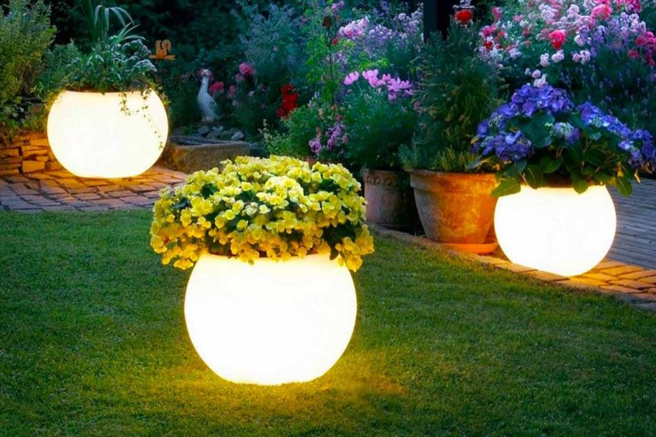 Необычные садовые светильники