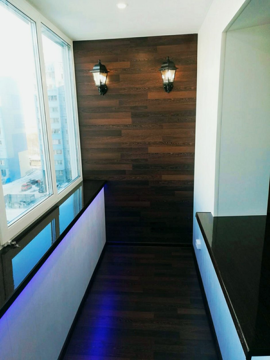 Отделка балкона кварцвинилом