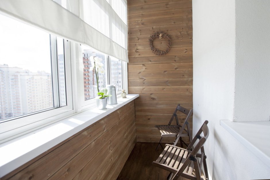 Потолок на балконе