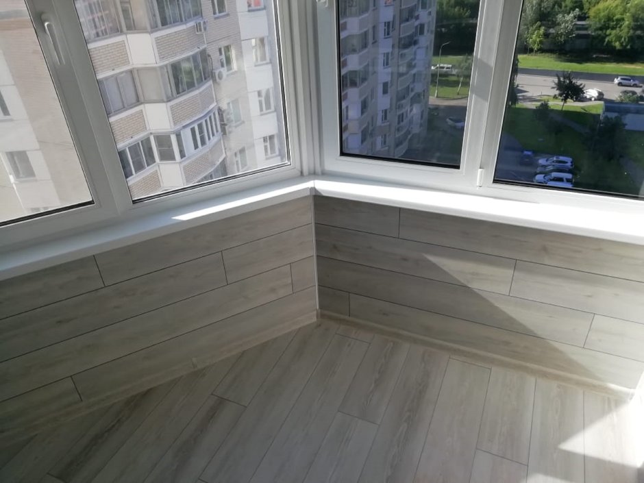 Балкон из ламината