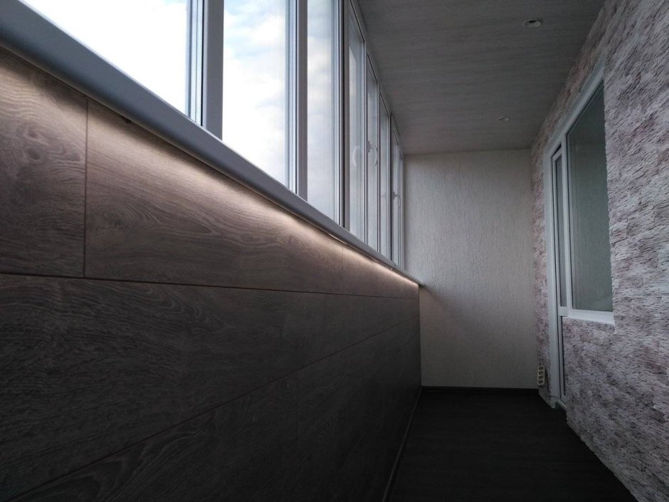 Отделка стен лоджии