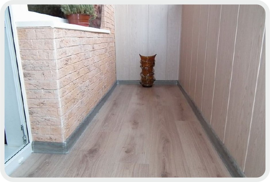 Отделка панорамного балкона ламинатом