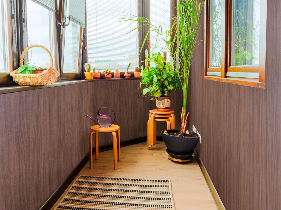 Обшивка балкона ламинатом