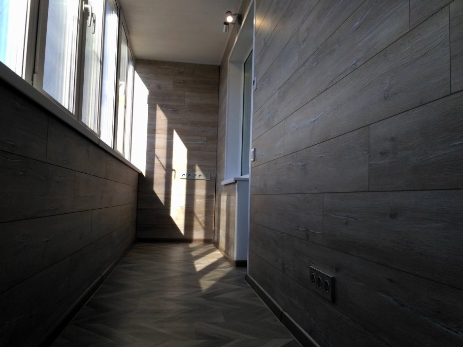 Балкон из ламината