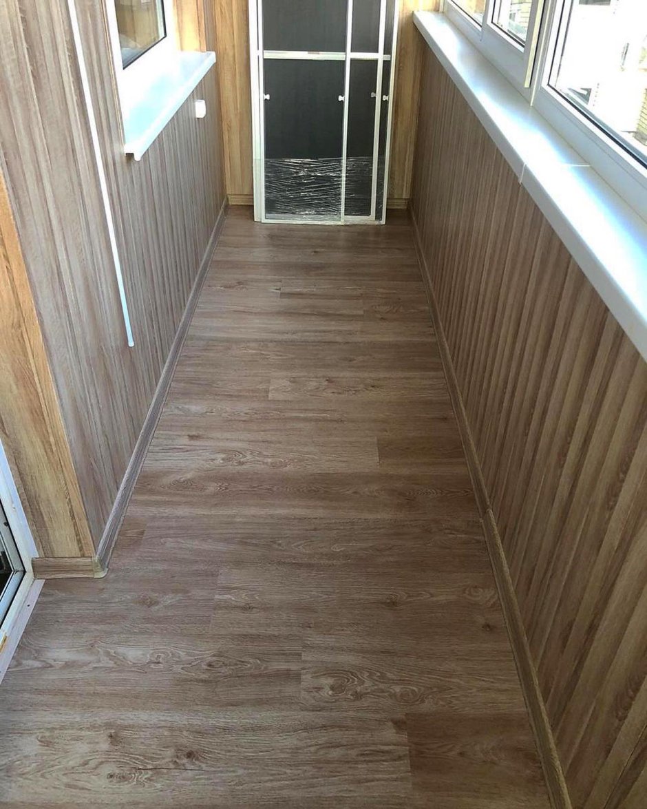 Отделка балкона ламинатом