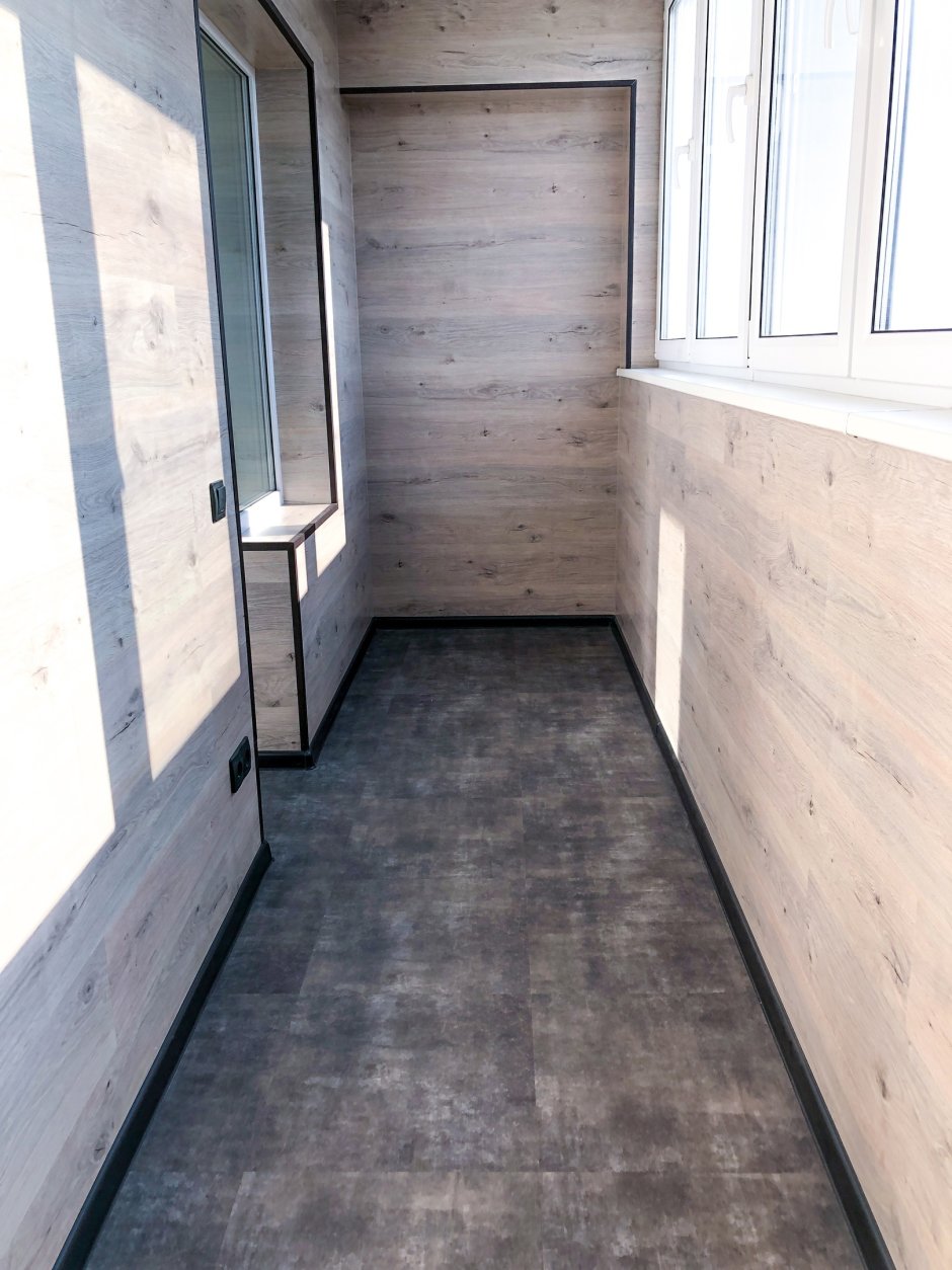 Балкон обшитый кварцвинилом