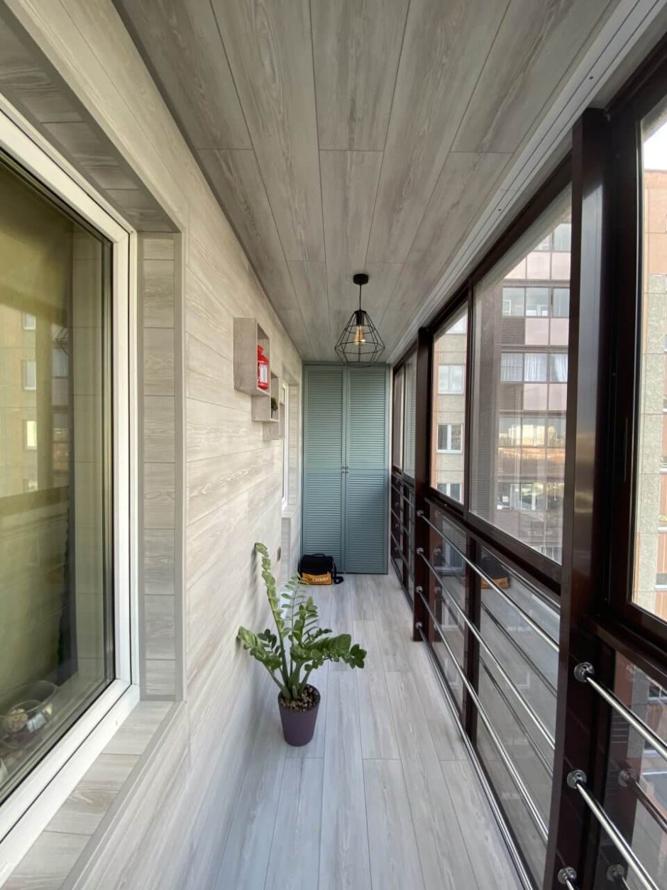 Отделка балкона ламинатом стены