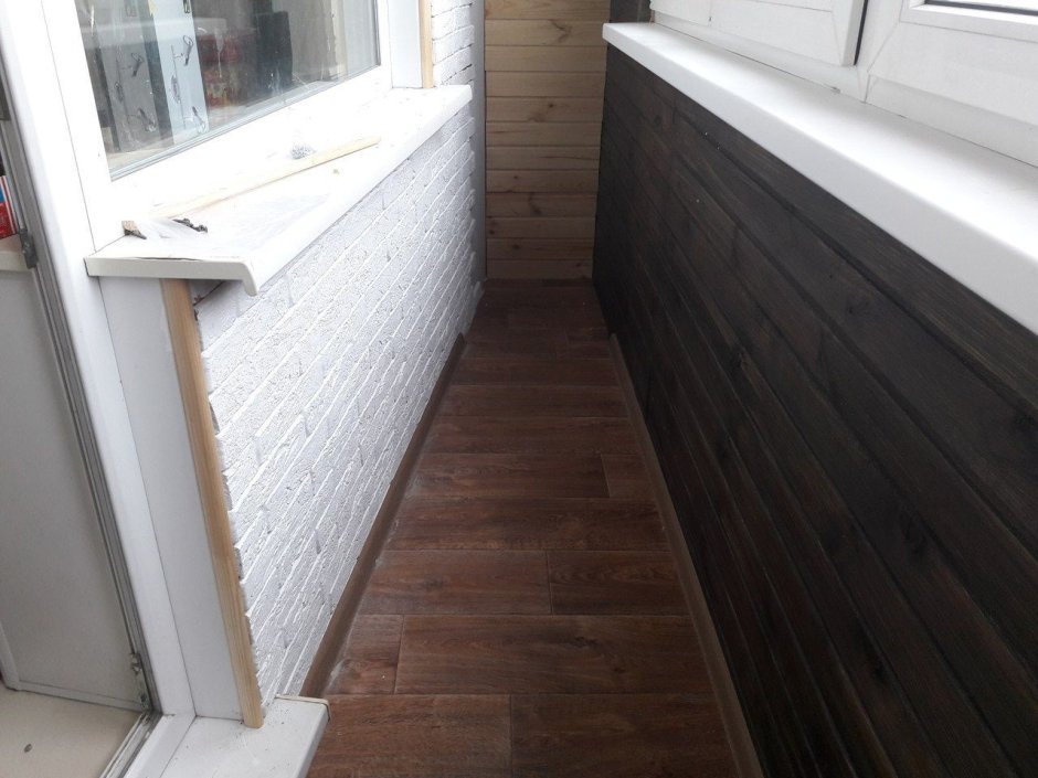 Песок обшивки балкона окна низкие