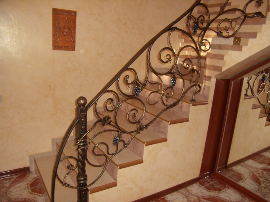 Лестницы с элементы и ковки на 2 этаж