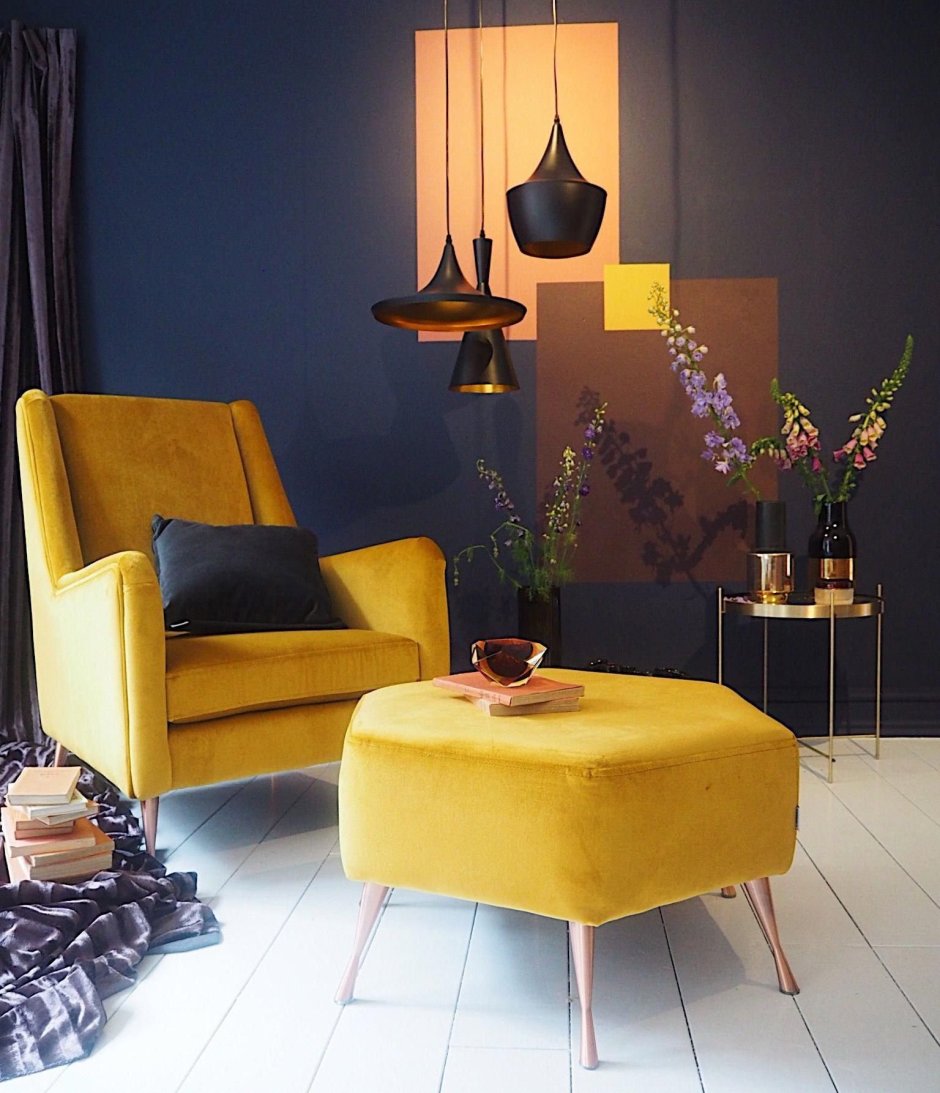 Желтый диван в скандинавском стиле