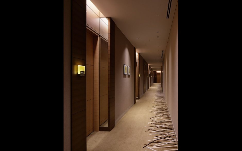 Интерьер коридора гостиницы