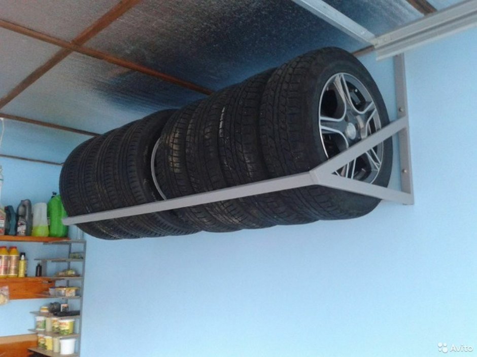 Стеллаж для хранения колес в гараже