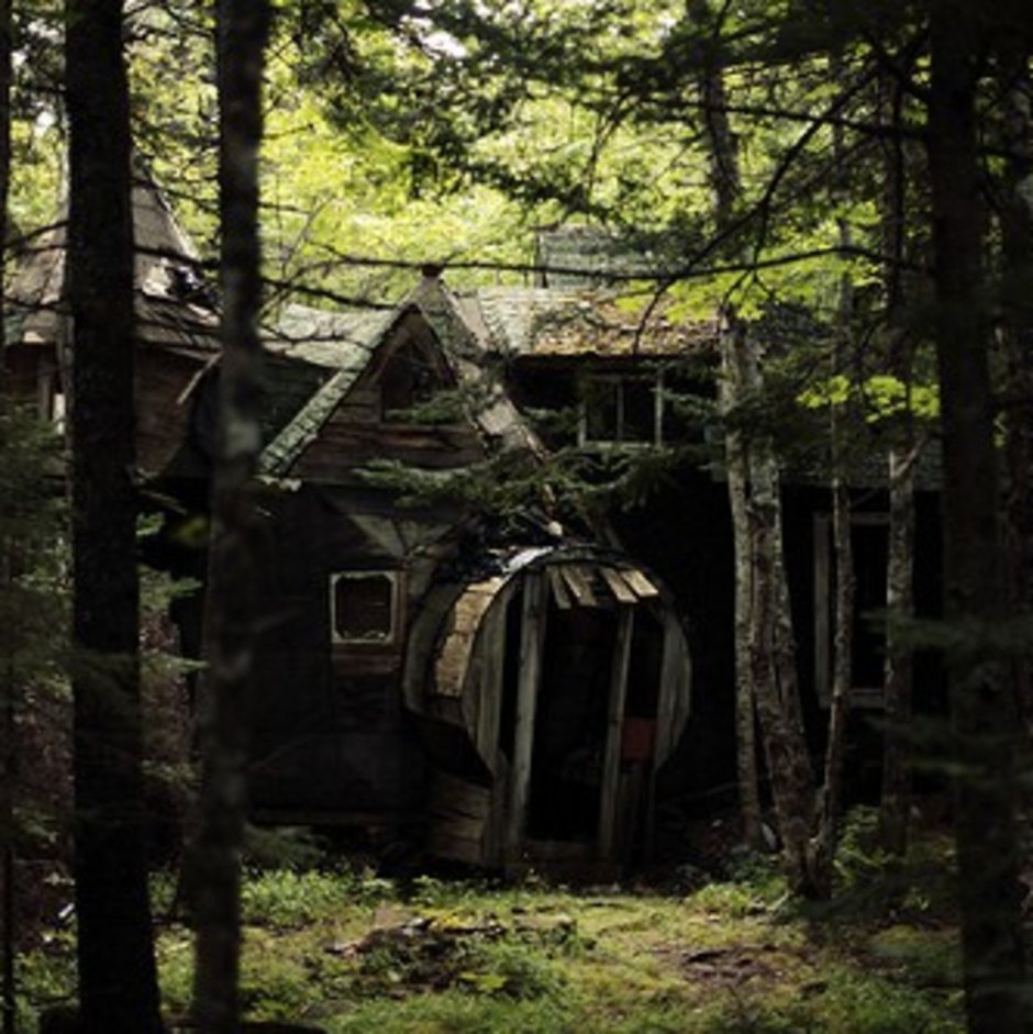 Дом ведьмы в лесу