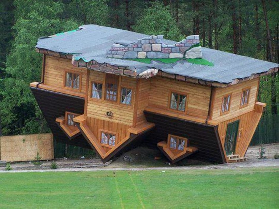 Перевернутый дом (upside down House). Шимбарк, Польша