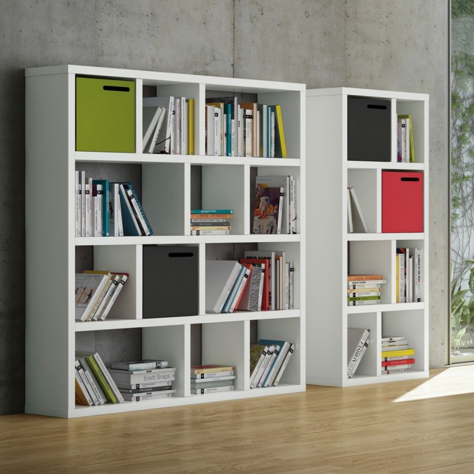 Книжный шкаф в стене