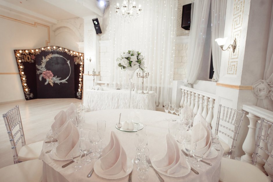 Красивый банкетный зал для свадьбы