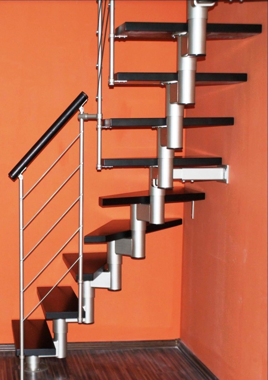 Модульная лестница на 180 градусов Леруа Мерлен
