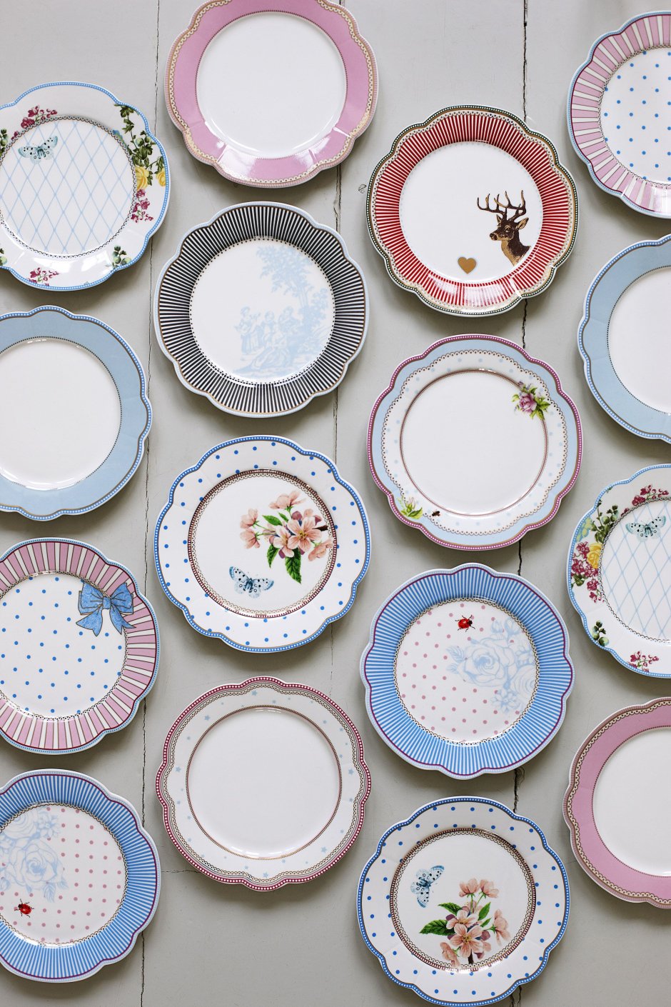 Antique dishes PNG