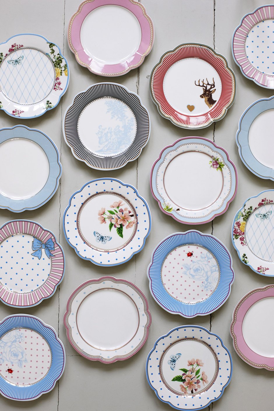 Antique dishes PNG