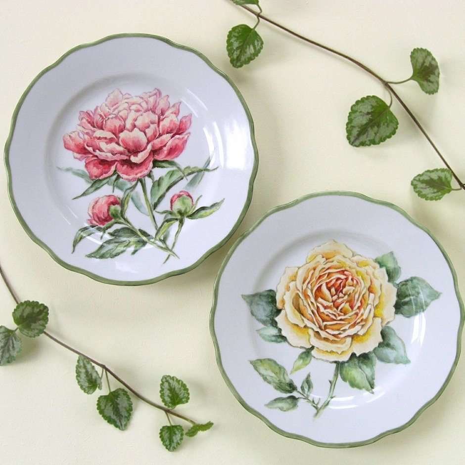 Декоративные тарелки с цветами