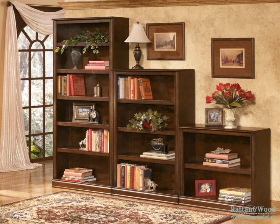 Красивый книжный шкаф