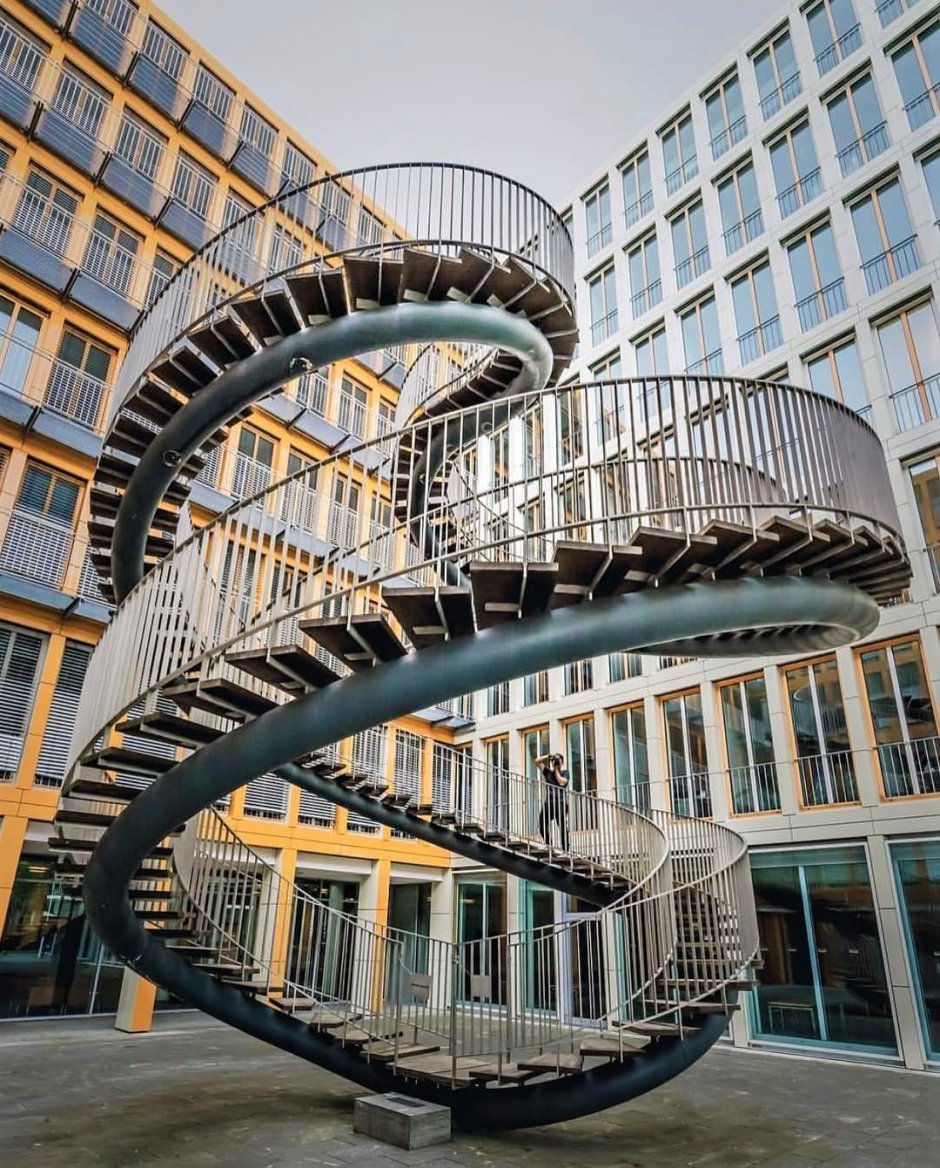 Нойфельд архитектура лестницы