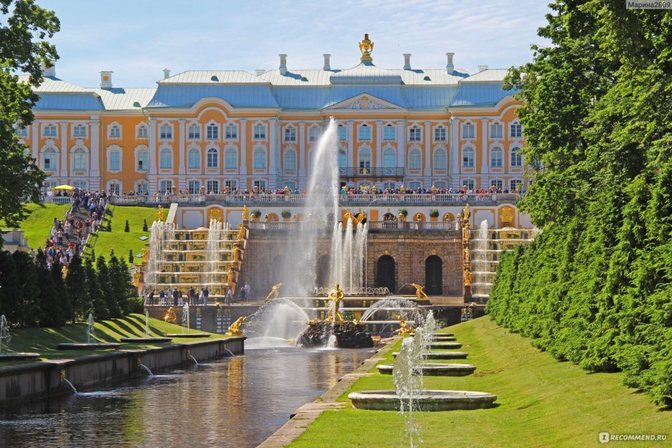 Петергофский дворец в Санкт-Петербурге