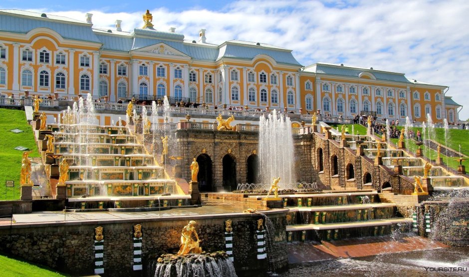 Петергофский дворец в Санкт-Петербурге