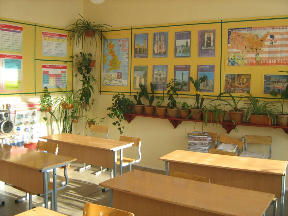 Стены в школьном классе