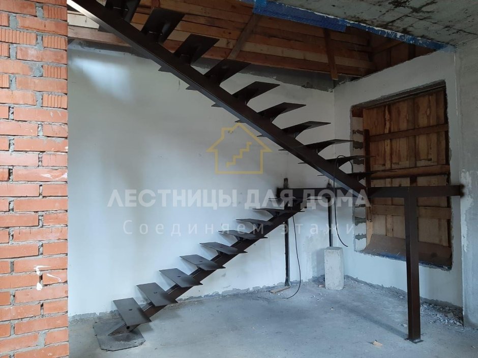 Лестница из комбинированных материалов