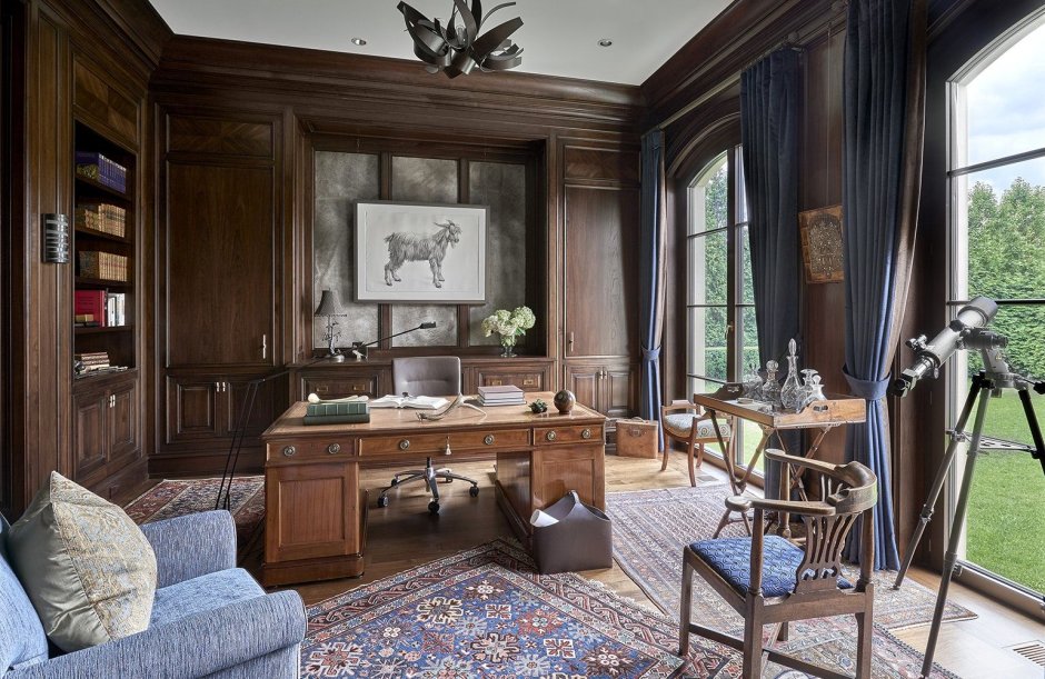 Кабинет в английском стиле в частном доме